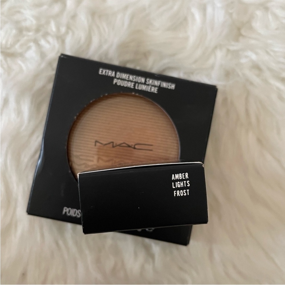MAC Cosmetics Extra Dimension Skinfinish and Eye Shadow - Gold and Brown - Picture 3 of 3